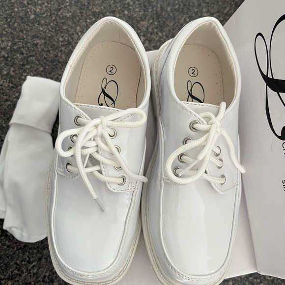 Boys size two Holy Communion shoes w/socks $20 - Picture 1 of 3